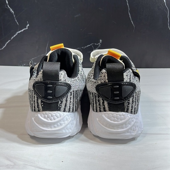 Unbranded Kid’s Sneakers Black/Yellow sz 4 - Picture 3 of 8